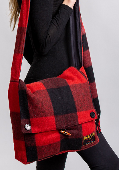 Keri Tartan Messenger Bag british isles shoppe